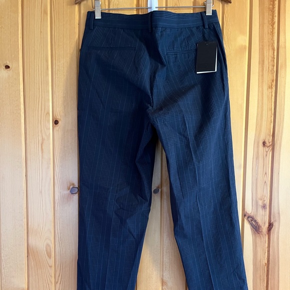 ASOS DESIGN Tall slim crop smart pants in blue seersucker check - Picture 3 of 9